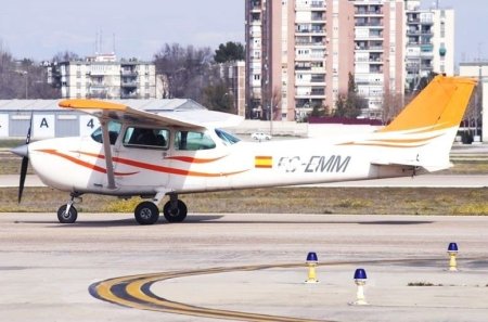 ALQUILER DE AVION CESSNA 122