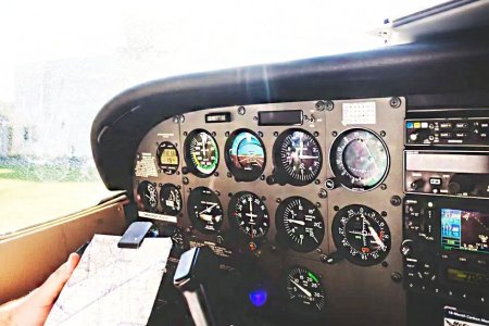 ALQUILER DE AVION CESSNA 122