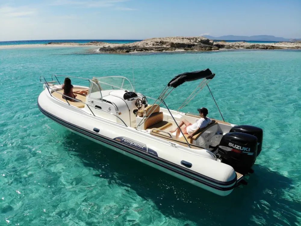 Alquiler Capelli 900 Tempest en Ibiza y Formentera – Barco con o sin Patrón