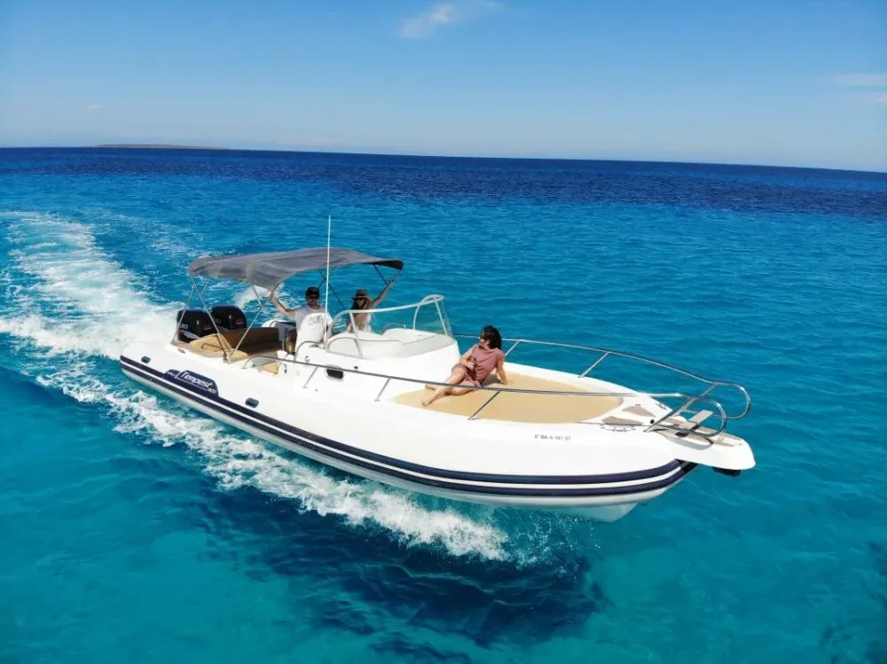 Alquiler Capelli 900 Tempest en Ibiza y Formentera – Barco con o sin Patrón