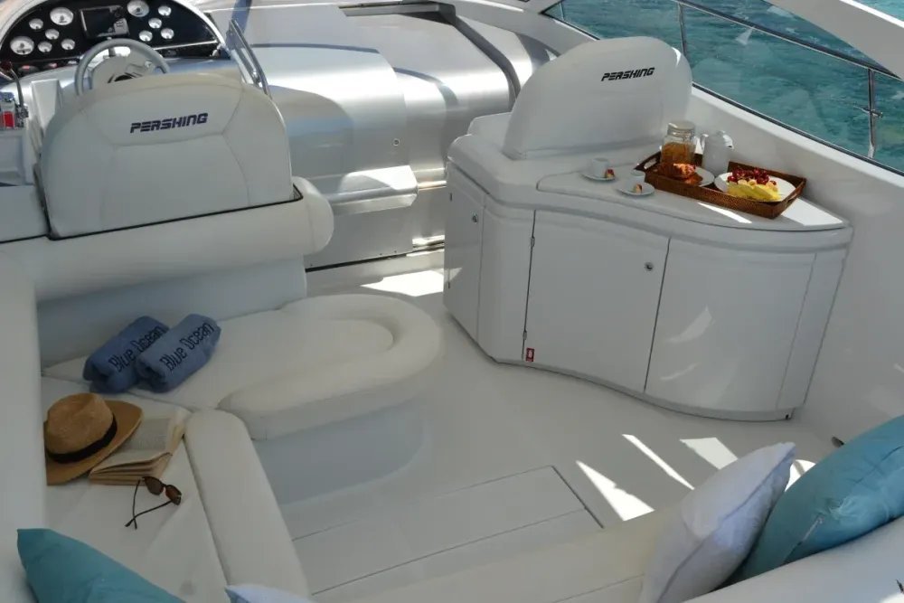 ALQUILER LANCHA PERSHING 37 BLACK BALL IBIZA