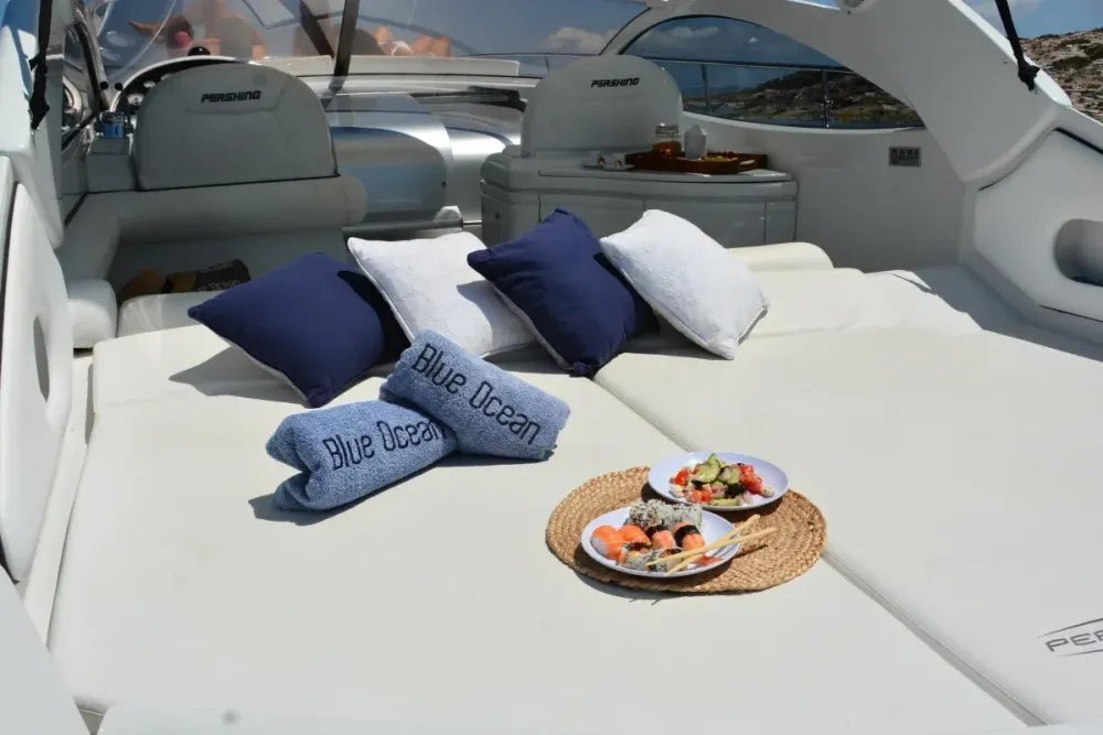 ALQUILER LANCHA PERSHING 37 BLACK BALL IBIZA