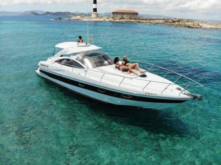 ALQUILER LANCHA PERSHING 37 BLACK BALL IBIZA