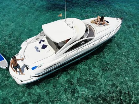 ALQUILER LANCHA PERSHING 37 BLACK BALL IBIZA