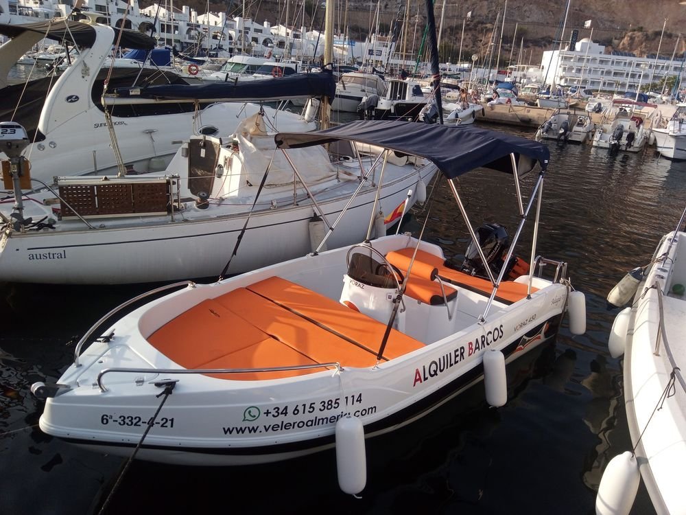 Alquiler de barco sin titulación en Almerimar