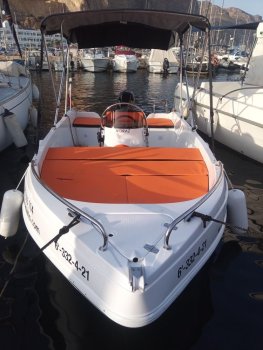 Alquiler de barco sin titulación en Almerimar