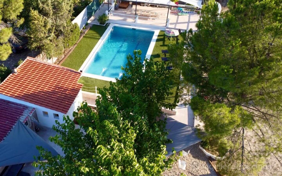 Gran Piscina en Finca de 3000 m2 a 25 min de Madrid