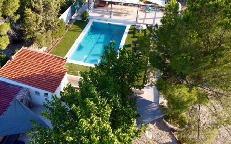 Gran Piscina en Finca de 3000 m2 a 25 min de Madrid